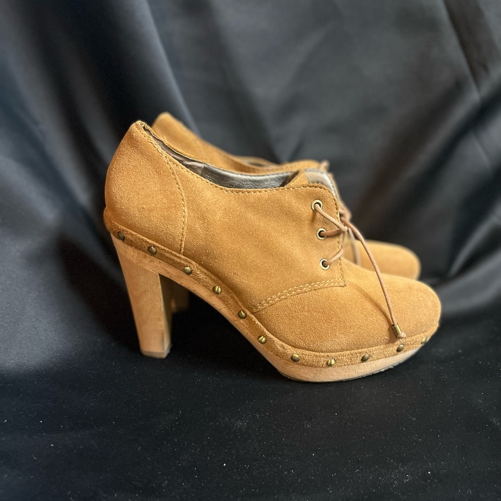 Banana republic heals